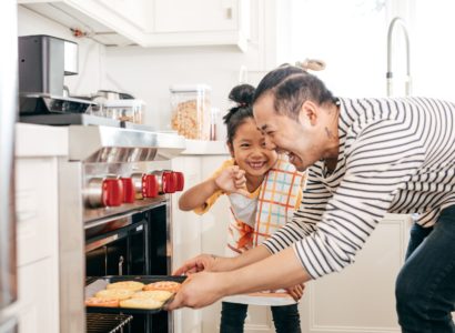 Cuisiner avec les enfants : une délicieuse façon de s’amuser