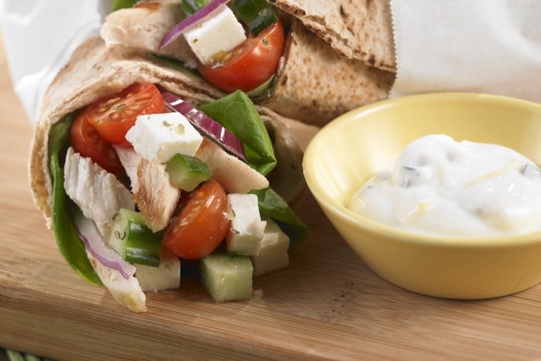 Roulés à la grecque aux légumes, poulet et fromage