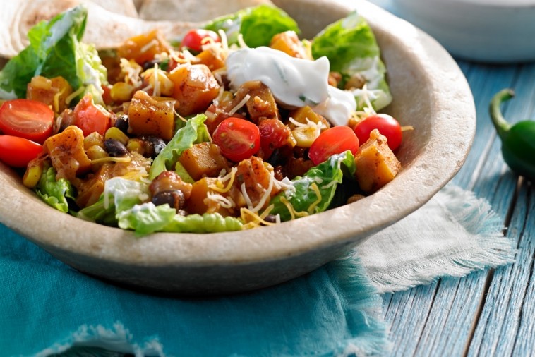 Salade mexicaine de courge et de légumineuses
