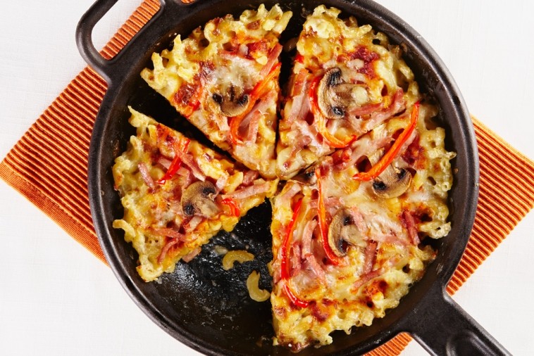 Pizza de macaroni au fromage
