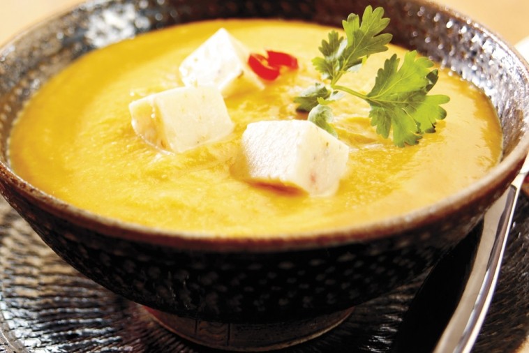 Potage épicé aux lentilles rouges et au fromage Havarti