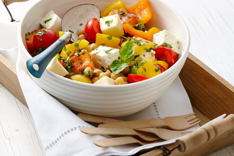 Salade de tomates, de fromage et de pois chiches
