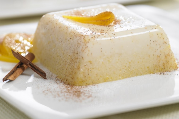 Panna cotta au miel et aux pêches